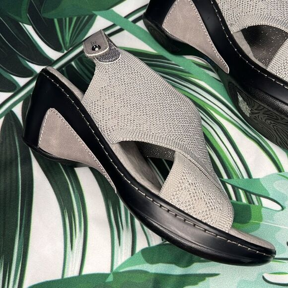 JBU by Jambu memory foam sandal wedges with silver sparkle ✨ - Picture 6 of 9